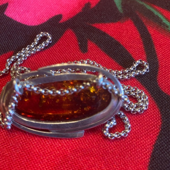 STERLING SILVER BALTIC AMBER PENDANT AND CHAIN - Picture 3 of 9